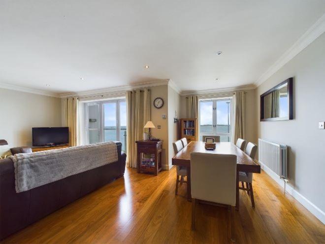 Cosy 3 Bedroom Apartment In Central Portrush With Sea Views 外观 照片