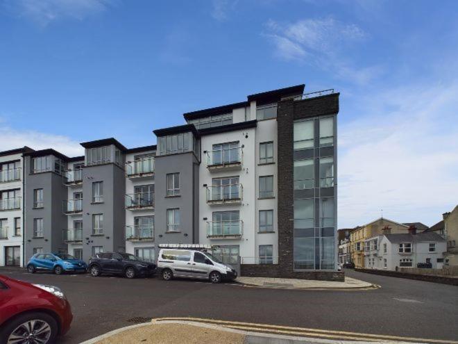 Cosy 3 Bedroom Apartment In Central Portrush With Sea Views 外观 照片