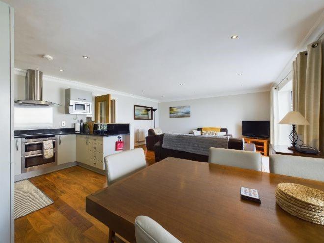 Cosy 3 Bedroom Apartment In Central Portrush With Sea Views 外观 照片