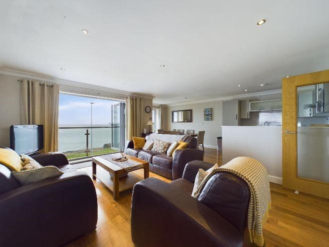 Cosy 3 Bedroom Apartment In Central Portrush With Sea Views 外观 照片